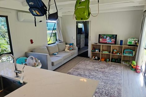 Photo of property in 27 Evans Road, Glen Eden, Auckland, 0602