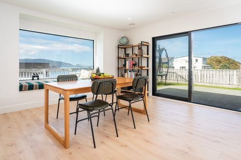 Photo of property in 39 Bowes Crescent, Strathmore Park, Wellington, 6022