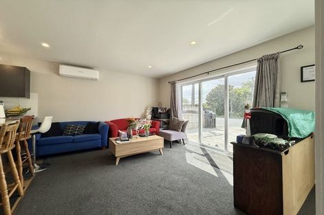 Photo of property in 9b Raymond Terrace, Northcote, Auckland, 0627