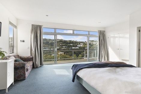 Photo of property in 71 Tiketike Way, Brooklyn, Wellington, 6021