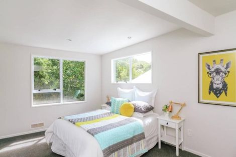 Photo of property in 18 London Road, Korokoro, Lower Hutt, 5012