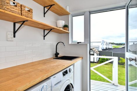 Photo of property in 6 Lorelei Place, Opaheke, Papakura, 2113