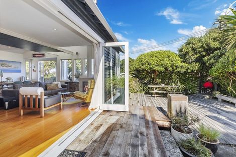Photo of property in 16 Beach Street, Island Bay, Wellington, 6023