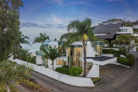 Photo of property in 2/9 The Esplanade, Castor Bay, Auckland, 0620