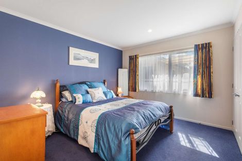 Photo of property in 12 Gleaming Place, Waiuku, 2123