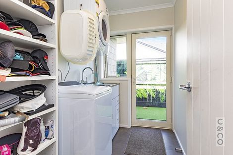 Photo of property in 8 Larmer Drive, Kumeu, 0810