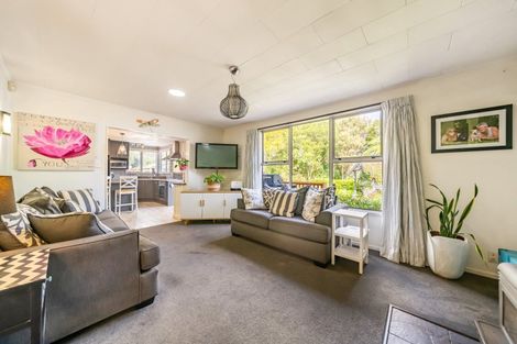 Photo of property in 3 Aniseed Grove, Timberlea, Upper Hutt, 5018
