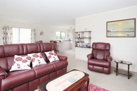 Photo of property in 130 Mayfair Avenue, Whangamata, 3620