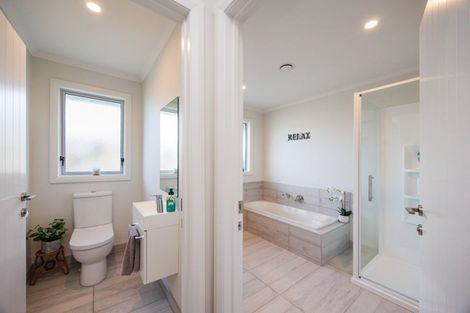 Photo of property in 6 Atlantic Drive, Fitzherbert, Palmerston North, 4410