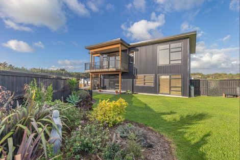 Photo of property in 61 Kent Avenue, Waitarere Beach, Levin, 5510