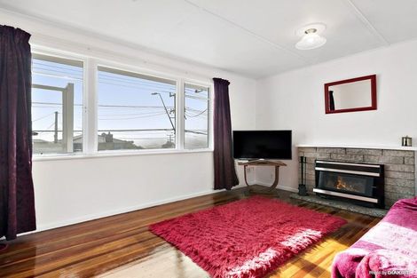 Photo of property in 22 Kenmore Street, Newlands, Wellington, 6037