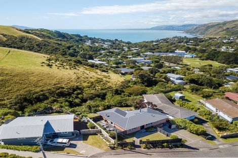 Photo of property in 18 Kapekape Place, Pukerua Bay, 5026