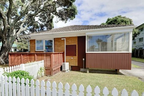 Photo of property in 1/760 Beach Road, Browns Bay, Auckland, 0630