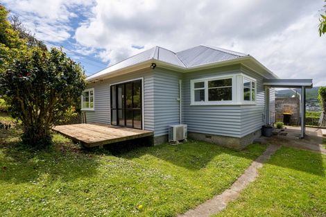 Photo of property in 7 Kiwi Crescent, Tawa, Wellington, 5028