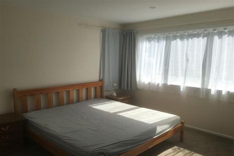 Photo of property in 17a Knightsbridge Drive, Forrest Hill, Auckland, 0620