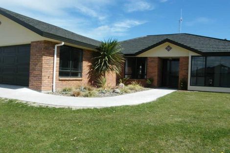 Photo of property in 2 Branigan Parade, Kelvin Grove, Palmerston North, 4414