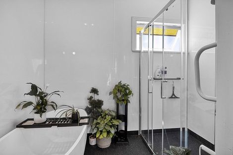 Photo of property in 5 Tawhiti Road, Hawera, 4610