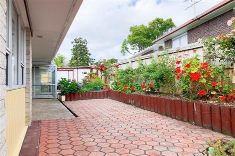 Photo of property in 2 Eyre Street, Henderson, Auckland, 0612