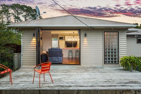 Photo of property in 20 Glen Marine Parade, Glendene, Auckland, 0602