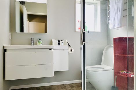 Photo of property in 16 Jade Court, Rosedale, Auckland, 0632