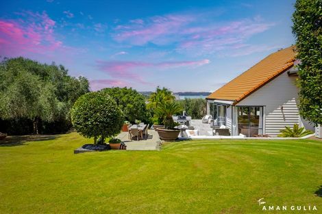 Photo of property in 86a Wiseley Road, West Harbour, Auckland, 0618