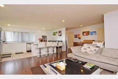 Photo of property in 10 Lockington Avenue, Henderson, Auckland, 0612