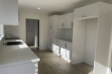 Photo of property in 56 Beechdale Crescent, Pakuranga Heights, Auckland, 2010