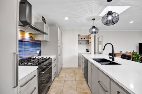 Photo of property in 19 Dolphin Parade, Bell Block, New Plymouth, 4312