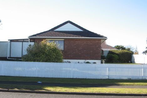 Photo of property in 1/3 Seaward Place, Wattle Downs, Auckland, 2103