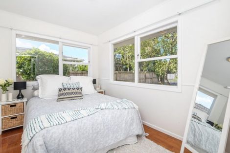 Photo of property in 6 Gill Avenue, Te Atatu Peninsula, Auckland, 0610