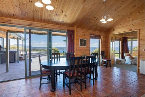 Photo of property in 8 Cameron Drive, Acacia Bay, Taupo, 3385