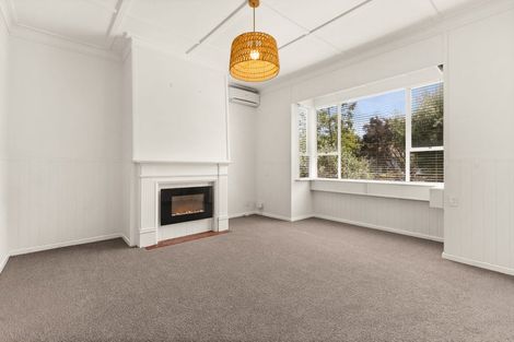 Photo of property in 16 Hammond Road, Taradale, Napier, 4112