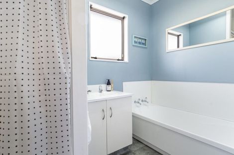 Photo of property in 1 Endeavour Avenue, Welcome Bay, Tauranga, 3112