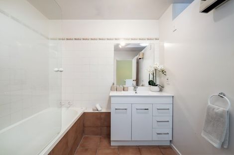 Photo of property in 2/17 Devon Street, Sydenham, Christchurch, 8023