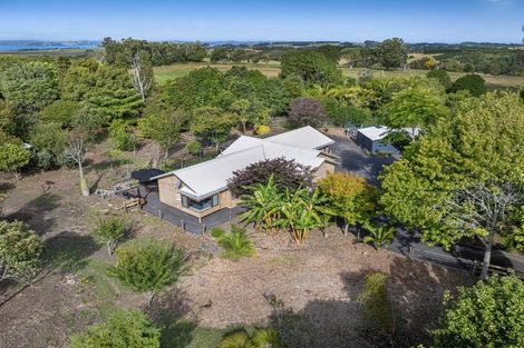 Photo of property in 1688 South Head Road, South Head, Helensville, 0874