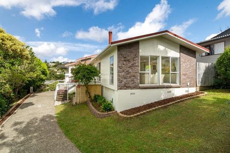Photo of property in 38 Deverell Place, Northcross, Auckland, 0632