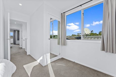 Photo of property in 11f Clearwater Cove, West Harbour, Auckland, 0618