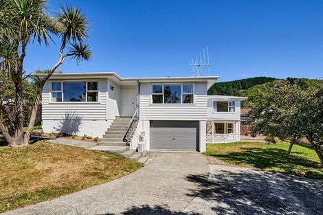 Photo of property in 16b Saint Edmund Crescent, Tawa, Wellington, 5028