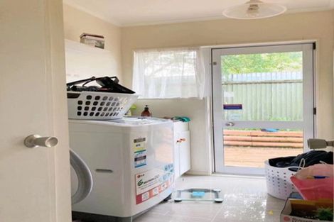 Photo of property in 1/4 Powell Place, Henderson, Auckland, 0610