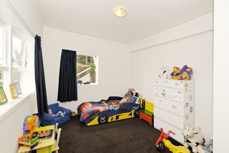 Photo of property in 11a Rangeview Road, Sunnyvale, Auckland, 0612