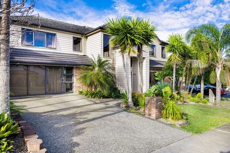 Photo of property in 1 Seresin Crescent, Flat Bush, Auckland, 2016