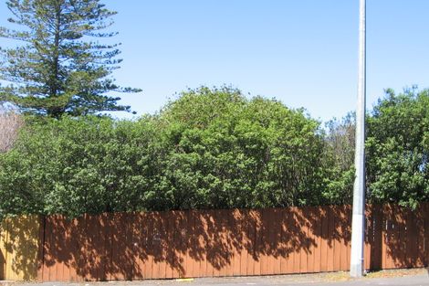 Photo of property in 2/160 Onewa Road, Northcote, Auckland, 0627