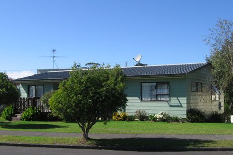 Photo of property in 21 Meadowvale Rise, Titirangi, Auckland, 0604