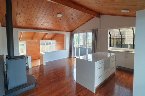 Photo of property in 56 Woodstock Road, Forrest Hill, Auckland, 0620