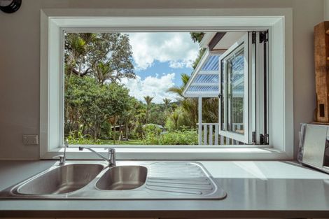 Photo of property in 213 Motutara Road, Muriwai, Waimauku, 0881