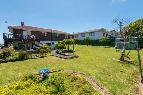 Photo of property in 14 Gwenand Place, Botany Downs, Auckland, 2010