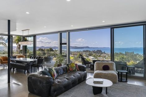 Photo of property in 201 Whangaparaoa Road, Red Beach, 0932
