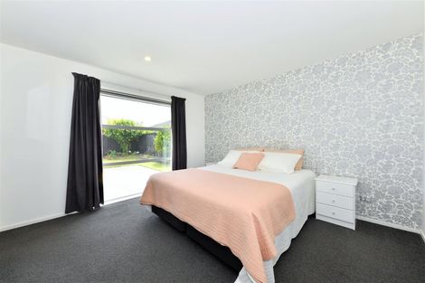 Photo of property in 8 Oakdene Place, Halswell, Christchurch, 8025