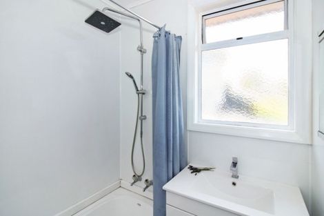 Photo of property in 90 Cook Street, Marfell, New Plymouth, 4310