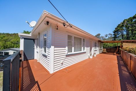 Photo of property in 12 Glenside Road, Glenside, Wellington, 6037